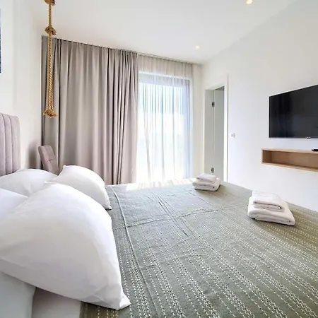 Jana With Private Pool