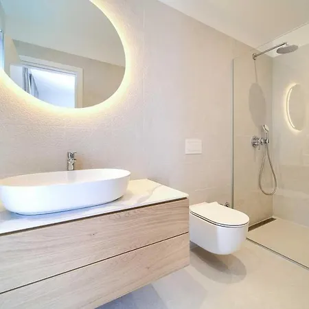 Jana With Private Pool Vila Linardici