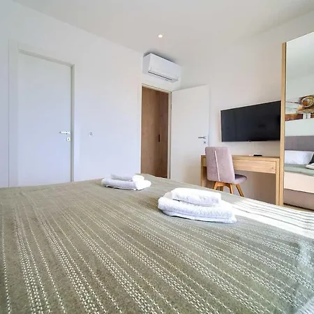 Jana With Private Pool Vila *