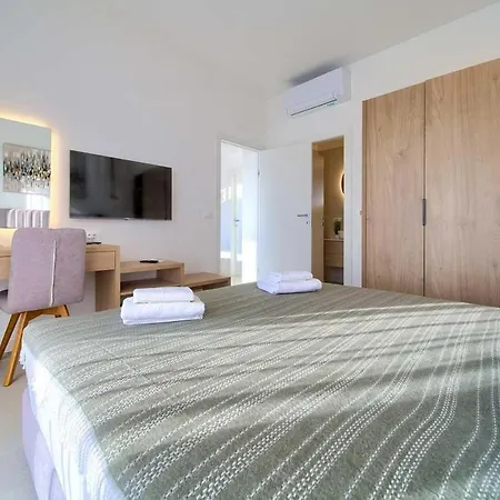 Jana With Private Pool Vila