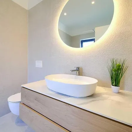 Jana With Private Pool Vila Linardici