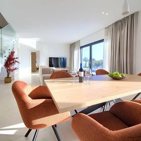 Jana With Private Pool * Linardici