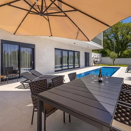 Jana With Private Pool Villa Linardici