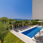 Jana With Private Pool