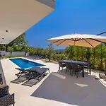 Jana With Private Pool *